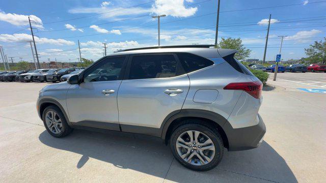Photo of 2021 Steel Gray Kia Seltos