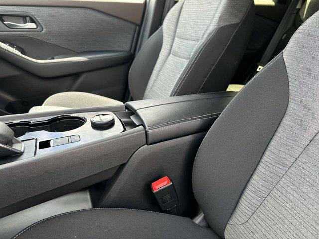 Photo of 2023 Gun Metallic Nissan Rogue