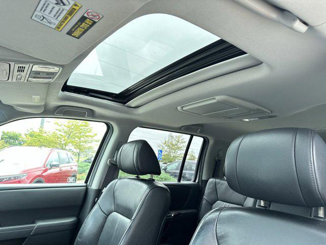Photo of 2012 Alabaster Silver Metallic Honda Pilot