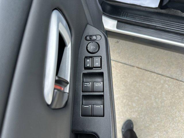 Photo of 2012 Alabaster Silver Metallic Honda Pilot