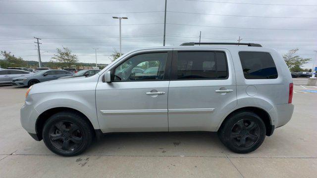 Photo of 2012 Alabaster Silver Metallic Honda Pilot