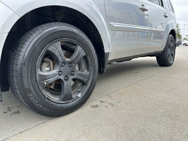 Photo of 2012 Alabaster Silver Metallic Honda Pilot