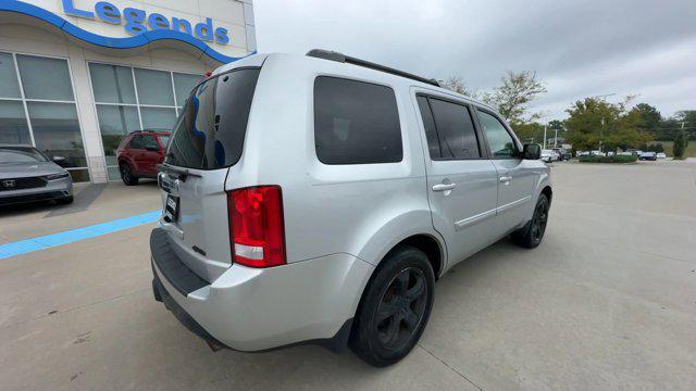 Photo of 2012 Alabaster Silver Metallic Honda Pilot