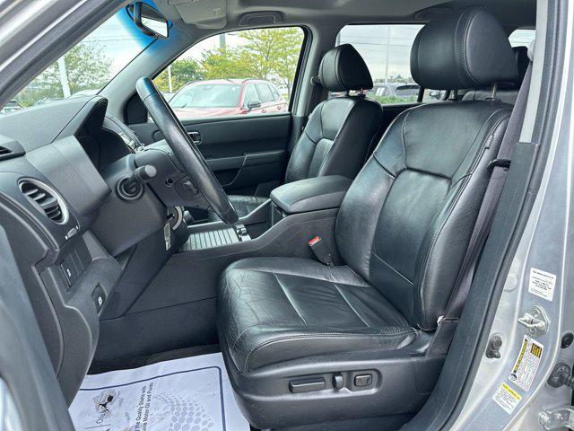 Photo of 2012 Alabaster Silver Metallic Honda Pilot