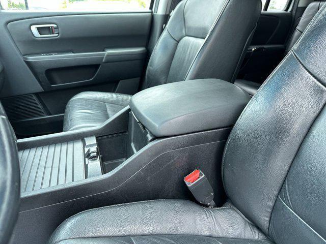 Photo of 2012 Alabaster Silver Metallic Honda Pilot