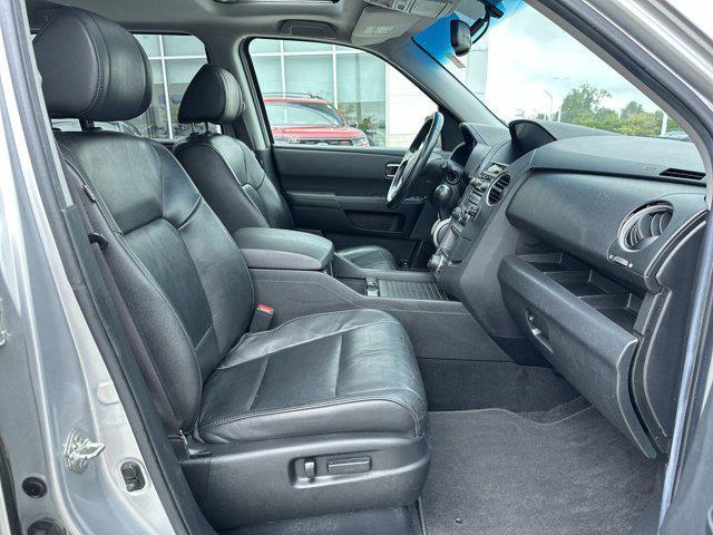 Photo of 2012 Alabaster Silver Metallic Honda Pilot