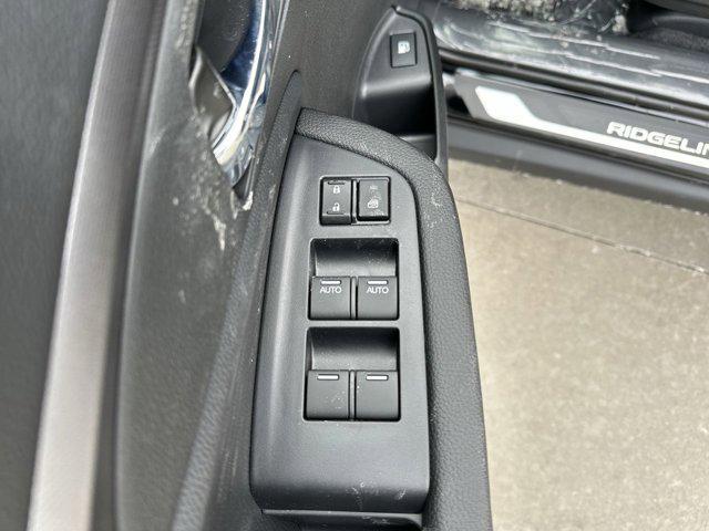 Photo of 2025 Crystal Black Pearl Honda Ridgeline