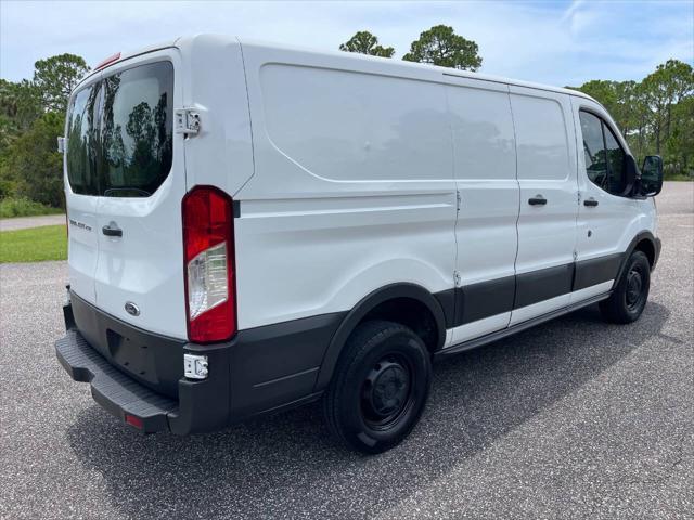 Photo of 2015 Oxford White Ford Transit-250