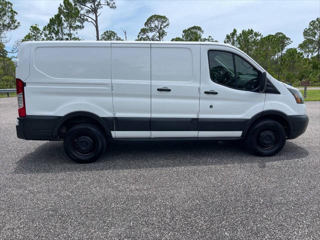 Photo of 2015 Oxford White Ford Transit-250