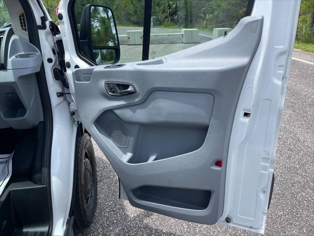 Photo of 2015 Oxford White Ford Transit-250