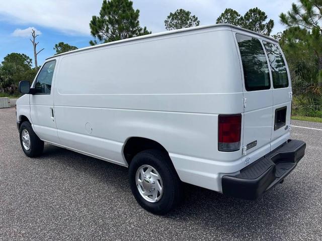 Photo of 2008 Oxford White Clearcoat Ford E250