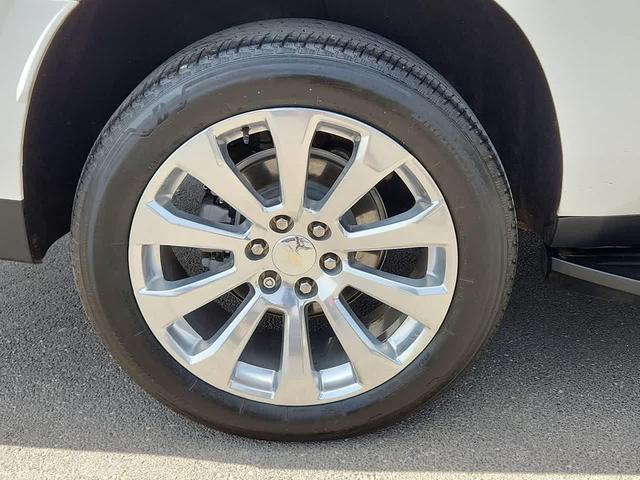 Photo of 2021 Iridescent Pearl Tricoat Chevrolet Suburban