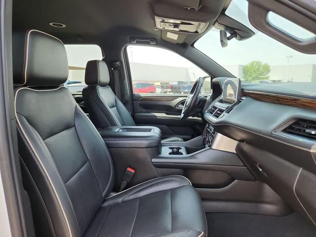 Photo of 2021 Iridescent Pearl Tricoat Chevrolet Suburban