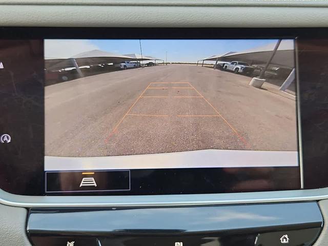 Photo of 2021 Crystal White Tricoat Cadillac XT5