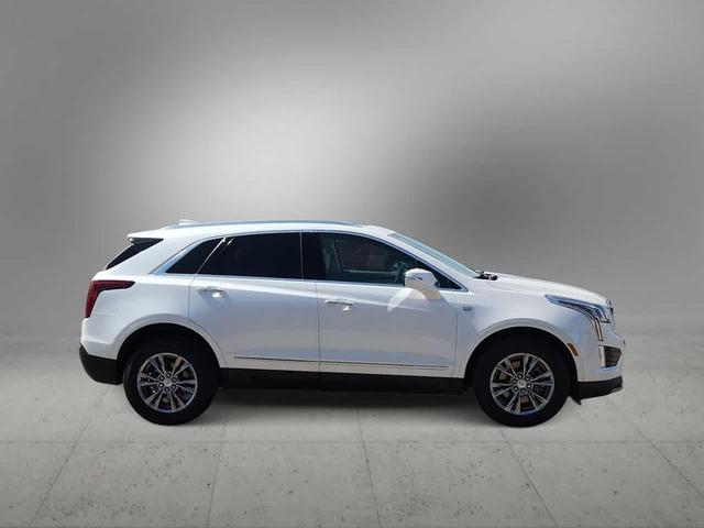 Photo of 2021 Crystal White Tricoat Cadillac XT5