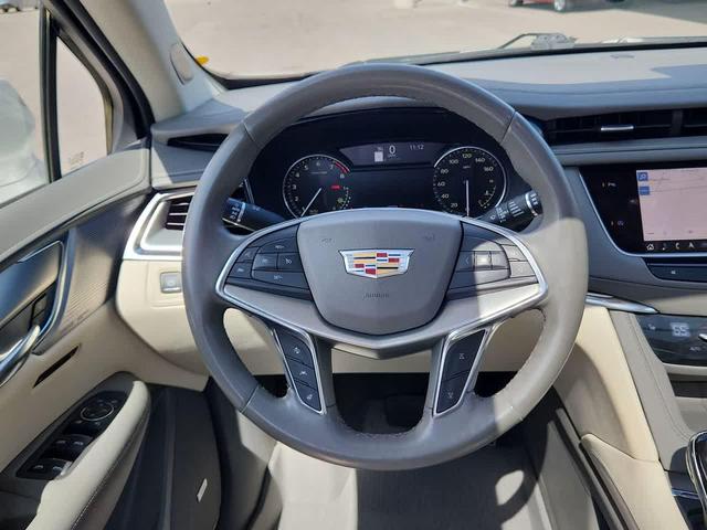 Photo of 2021 Crystal White Tricoat Cadillac XT5