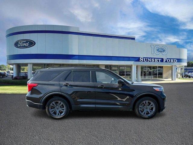 Photo of 2022 Agate Black Metallic Ford Explorer