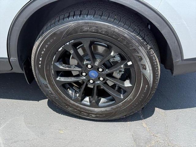 Photo of 2020 Ingot Silver Metallic Ford Escape