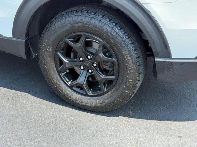 Photo of 2022 Star White Metallic Tri-Coat Ford Explorer
