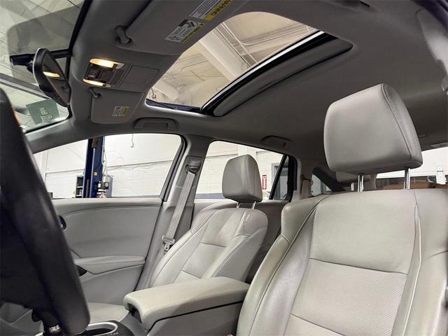 Photo of 2017 Fathom Blue Pearl Acura RDX