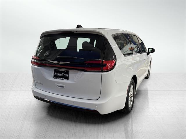 Photo of 2024 Bright White Clearcoat Chrysler Pacifica