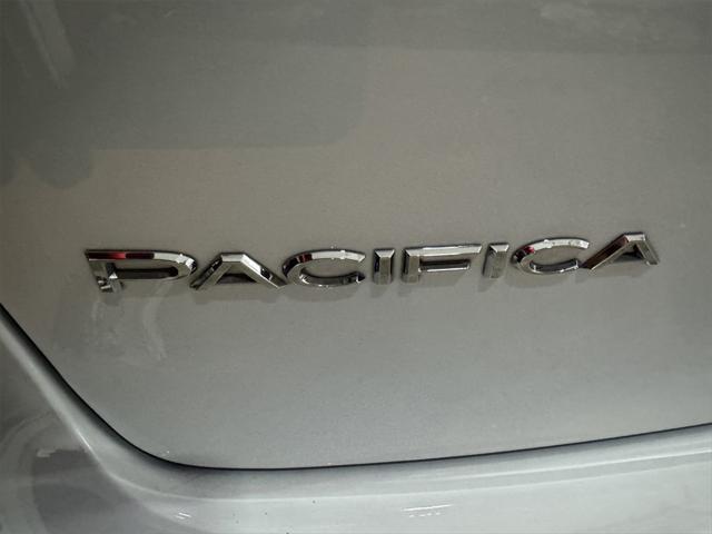 Photo of 2024 Bright White Clearcoat Chrysler Pacifica