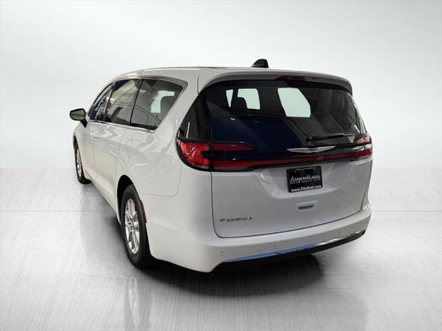 Photo of 2024 Bright White Clearcoat Chrysler Pacifica