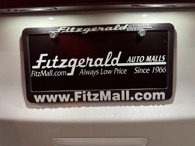 Photo of 2024 Bright White Clearcoat Chrysler Pacifica