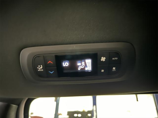 Photo of 2024 Bright White Clearcoat Chrysler Pacifica