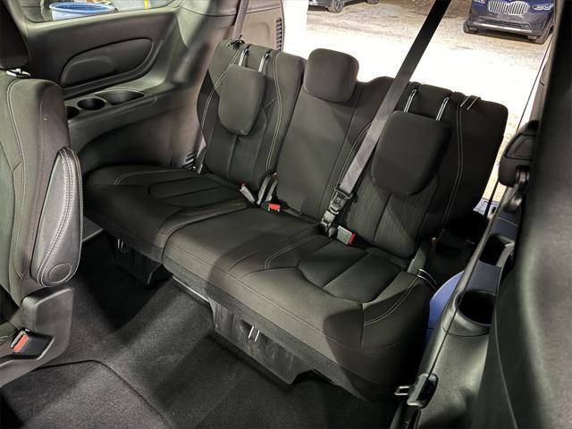 Photo of 2024 Bright White Clearcoat Chrysler Pacifica