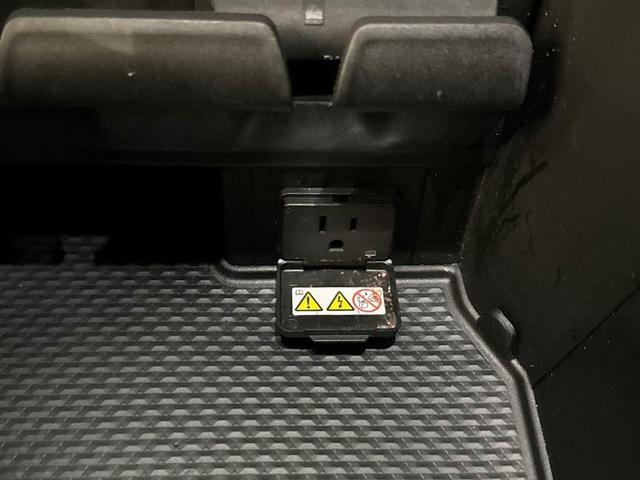 Photo of 2021 Granite Crystal Clearcoat Metallic RAM 1500