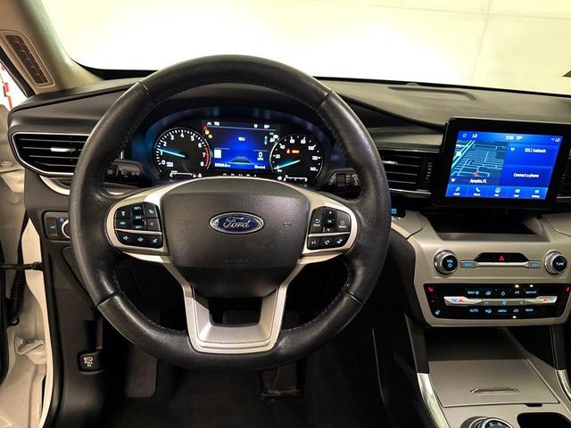 Photo of 2022 Star White Ford Explorer