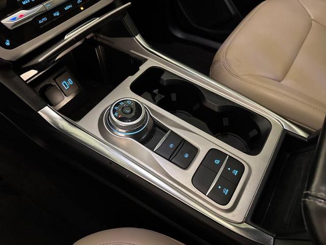 Photo of 2022 Star White Ford Explorer