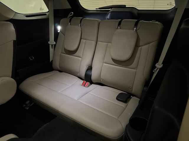 Photo of 2022 Star White Ford Explorer