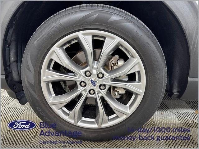 Photo of 2022 Star White Ford Explorer