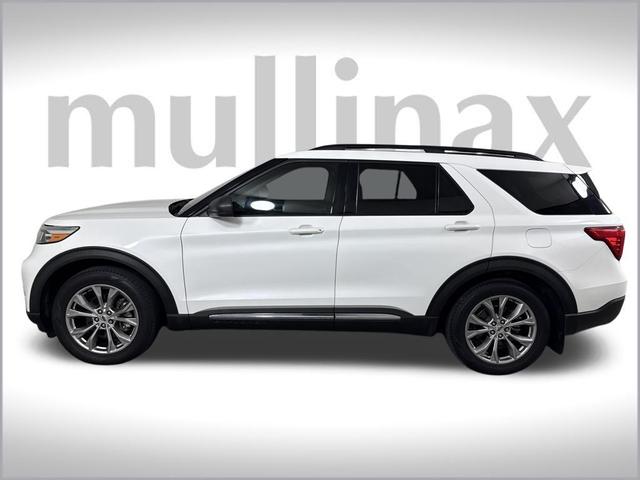 Photo of 2022 Star White Ford Explorer