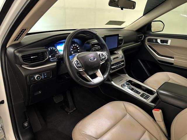 Photo of 2022 Star White Ford Explorer