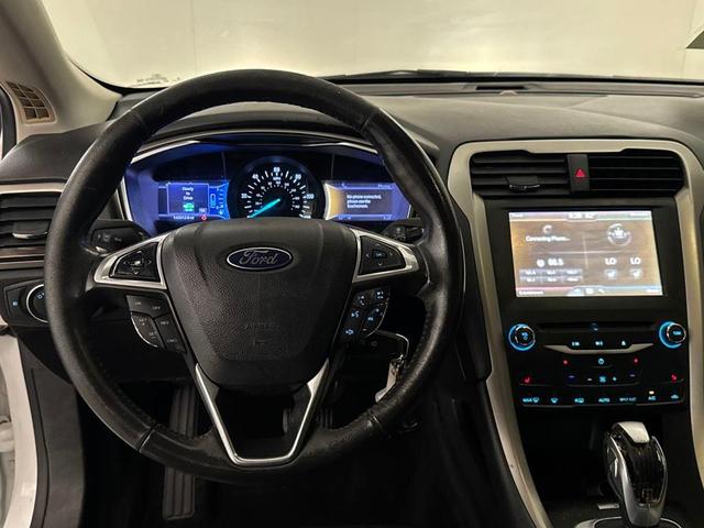 Photo of 2013 Oxford White Ford Fusion Hybrid
