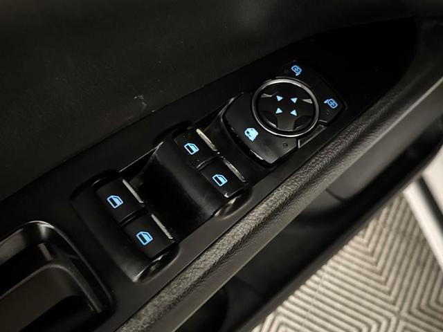 Photo of 2013 Oxford White Ford Fusion Hybrid