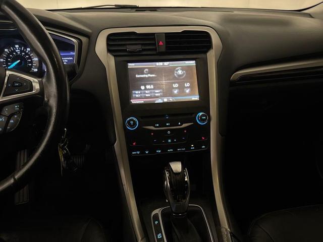 Photo of 2013 Oxford White Ford Fusion Hybrid