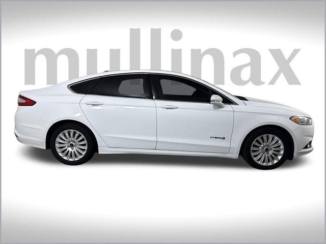 Photo of 2013 Oxford White Ford Fusion Hybrid