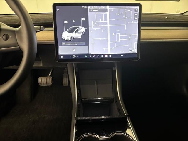 Photo of 2020 White Tesla Model 3