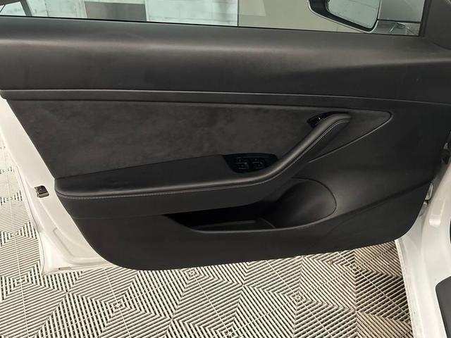Photo of 2020 White Tesla Model 3