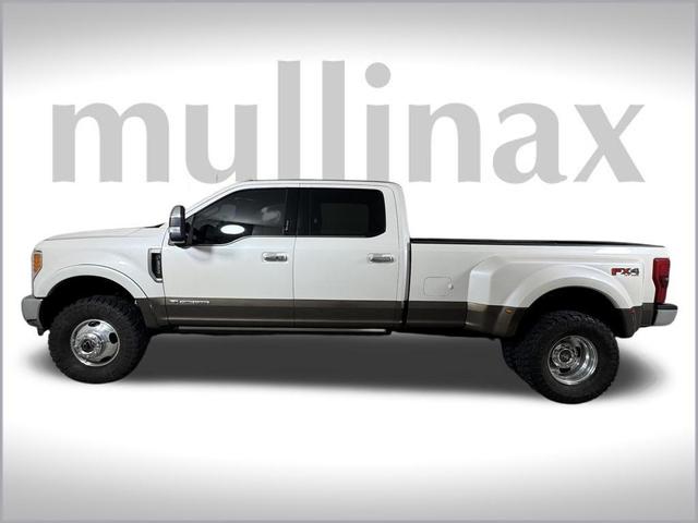 Photo of 2017 White Platinum Tri-Coat Metallic Ford F-350