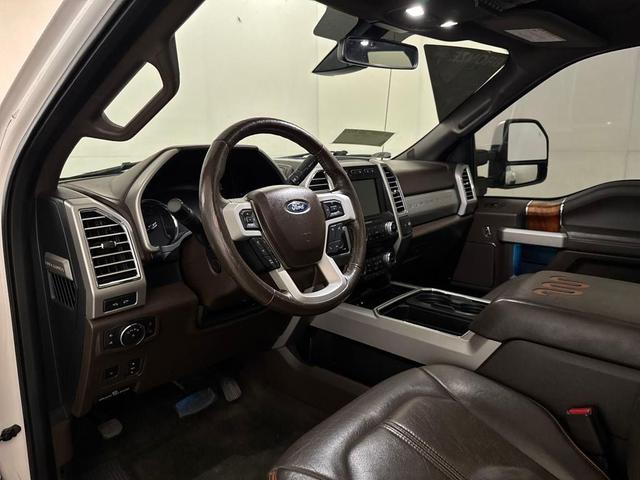 Photo of 2017 White Platinum Tri-Coat Metallic Ford F-350
