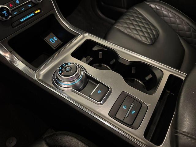 Photo of 2024 Carbonized Gray Metallic Ford Edge