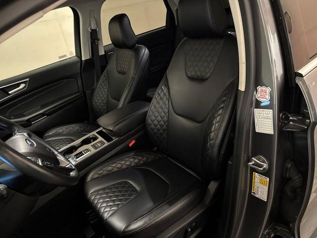 Photo of 2024 Carbonized Gray Metallic Ford Edge