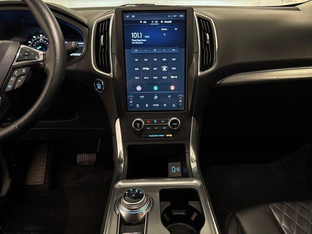 Photo of 2024 Carbonized Gray Metallic Ford Edge