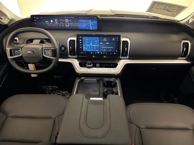 Photo of 2025 Agate Black Metallic Ford Expedition