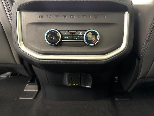 Photo of 2025 Agate Black Metallic Ford Expedition